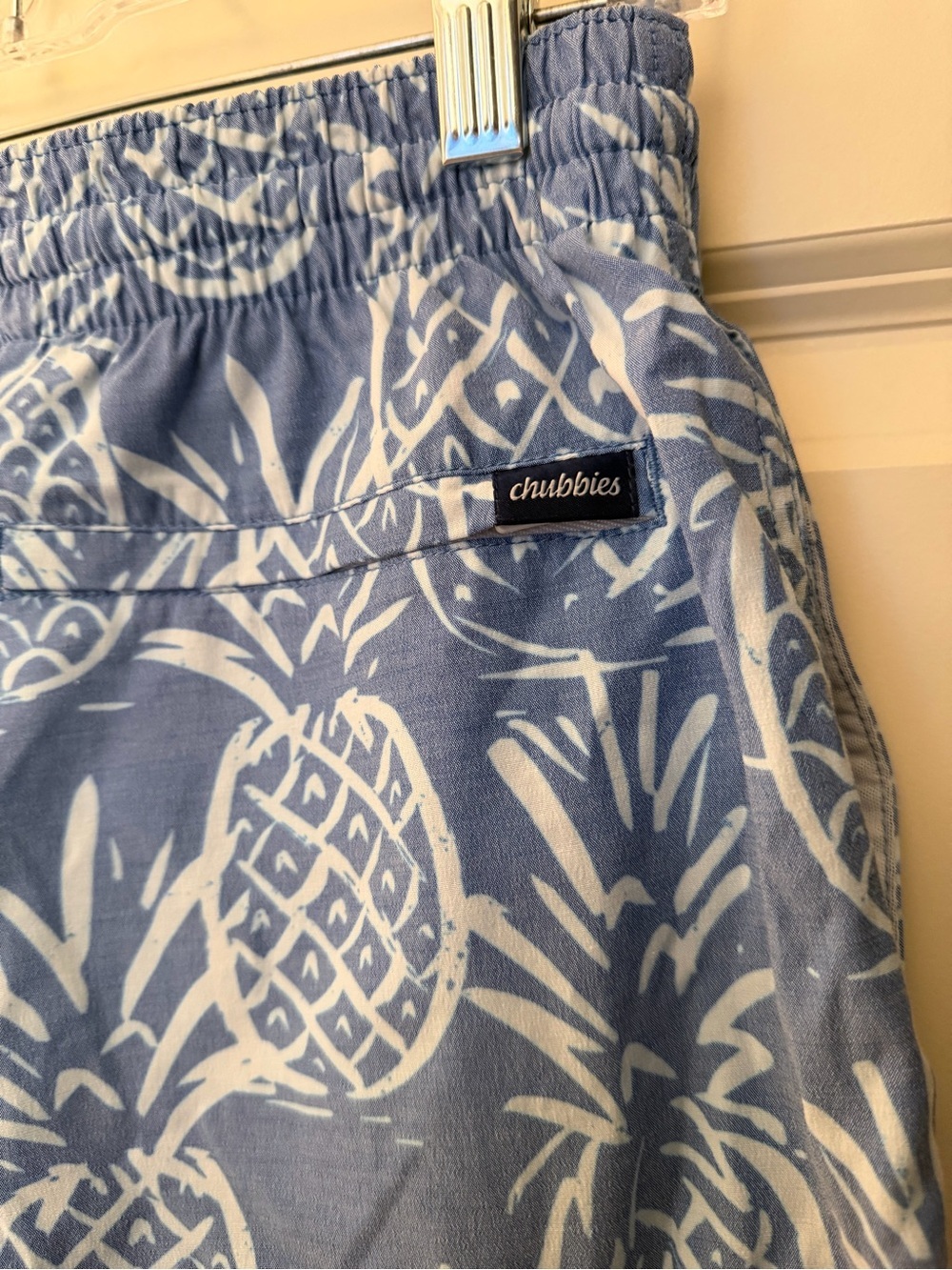Chubbies Men's Classic 5.5" Swim Trunks in Blue Pineapple Print, Small - Picture 9 of 12
